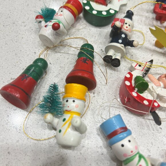 Box of 18 Vintage Wooden Christmas Ornaments Santa Snowman Sleigh Bells Gift Set - Picture 4 of 7